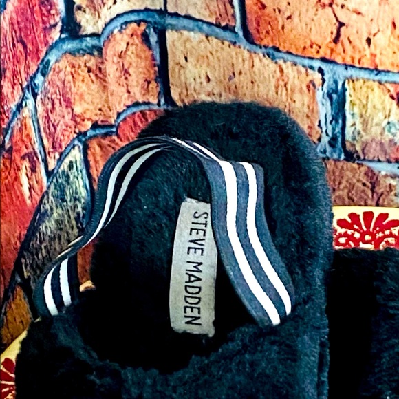 Steve Madden Women’s Fuzz Slipper Black Size 6 - Picture 3 of 5